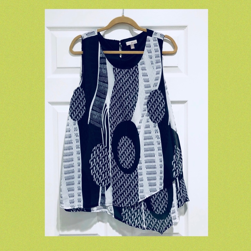 Retro black & white design top